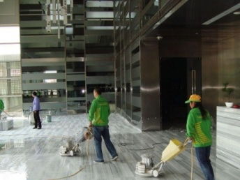 深圳專業(yè)裝修清潔服務(wù) 木地板打蠟修復(fù)、瓷磚美縫與全方位保潔指南